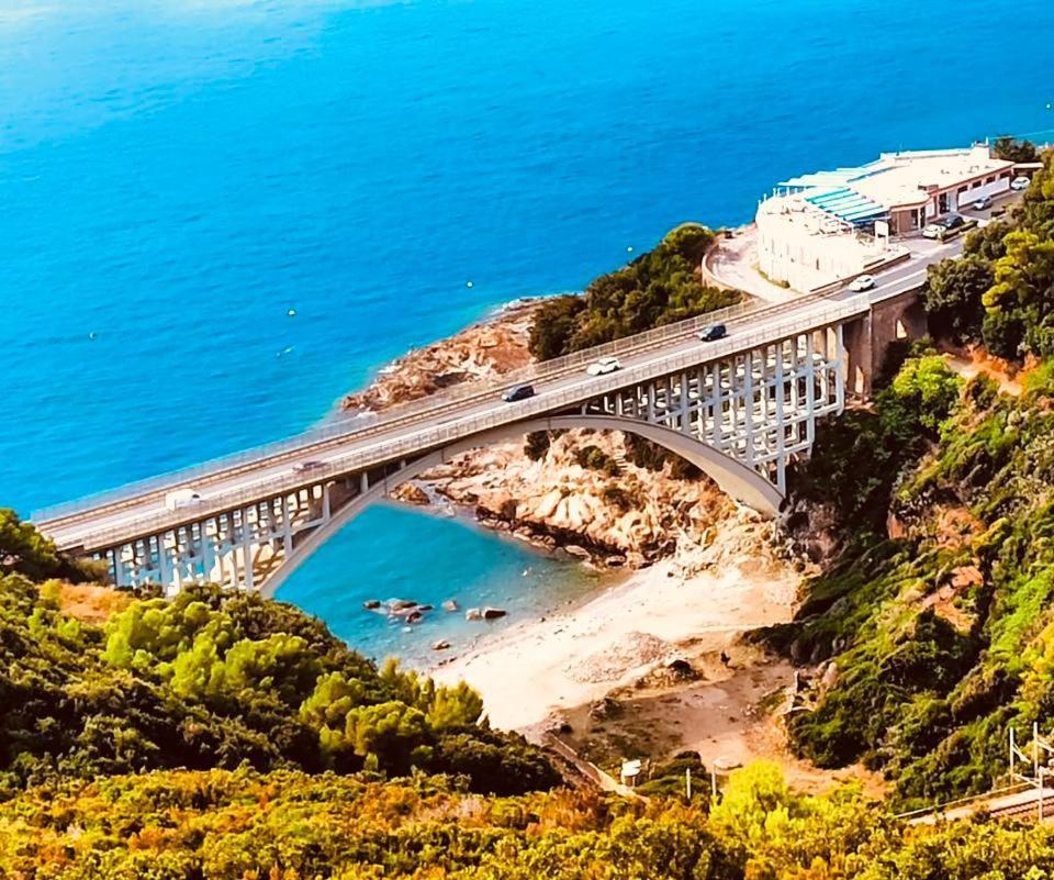 リヴォルノ La Lanterna Sul Mareヴィラ エクステリア 写真